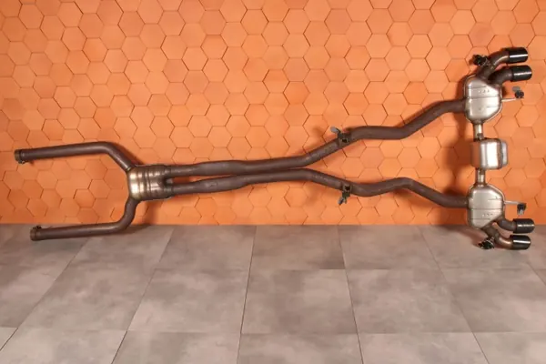 Système d'échappement BMW M8 F93 OEM 8092605 Complet image 2