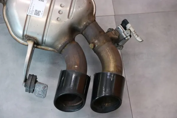 Système d'échappement BMW M8 F93 OEM 8092605 Complet image 10