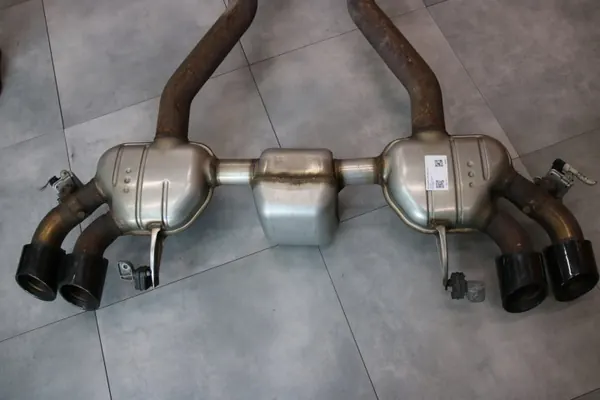 Système d'échappement BMW M8 F93 OEM 8092605 Complet image 8