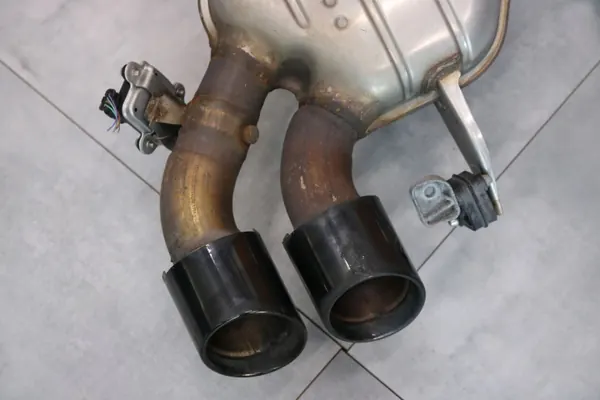 Système d'échappement BMW M8 F93 OEM 8092605 Complet image 9
