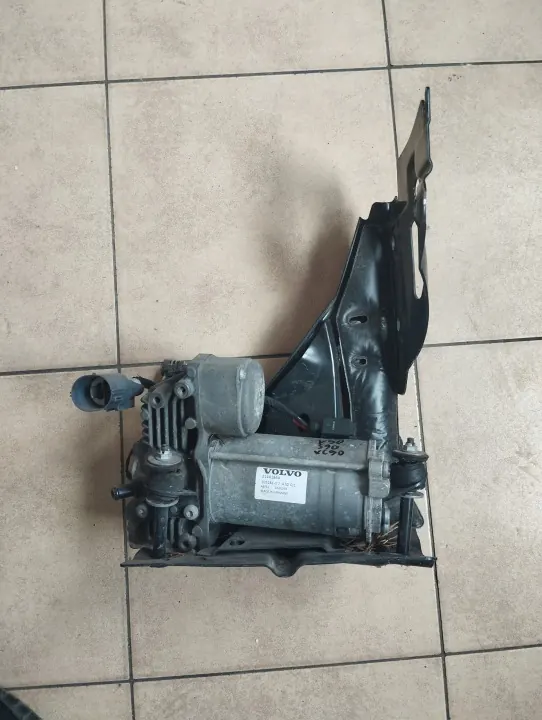 Volvo Fjädringskompressor OEM 32315091 - Begagnad image 2