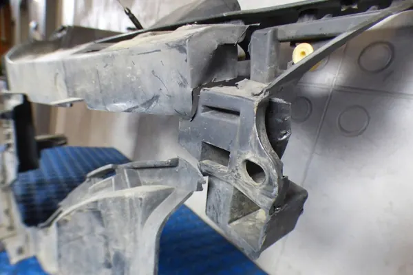 Renault Megane IV Grillikehikon Vahvike OEM 620360534R image 4