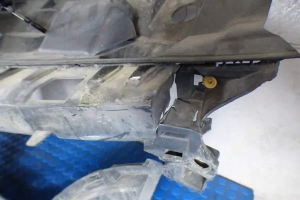 Renault Megane IV Grillikehikon Vahvike OEM 620360534R image 5