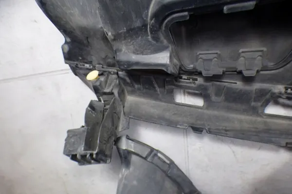 Renault Megane IV Grillikehikon Vahvike OEM 620360534R image 8
