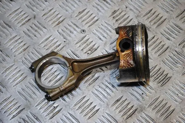 Piston avec Bielle Subaru Outback image 2