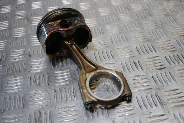 Piston avec Bielle Subaru Outback image 3