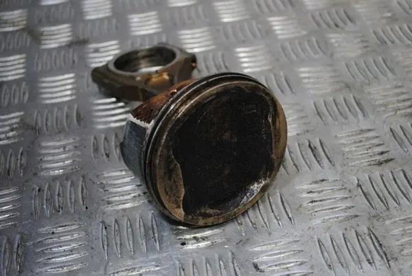 Piston avec Bielle Subaru Outback image 4
