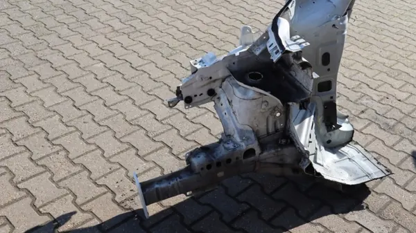 Fiat 500L oikea etulokasuoja OEM 117333094 image 7
