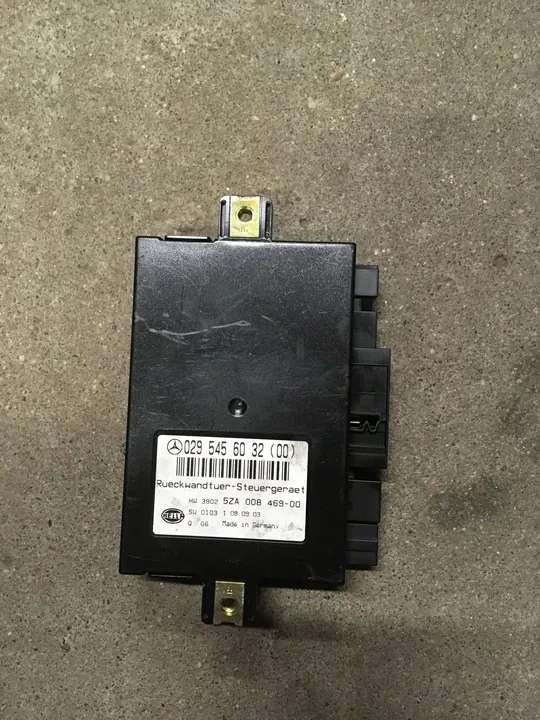 MERCEDES BENZ E-CLASS W211 MODULE DE COFFRE image 1