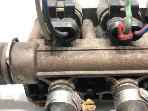 Injector GPL OEM 67R-017064 - Estado Usado image 4