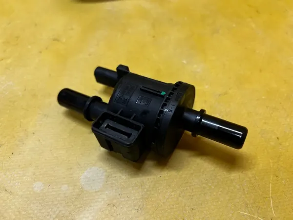 Capteur de vapeur de carburant OEM 149305385R Renault image 2
