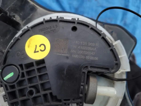 Tanque & Bomba AdBlue Audi Q7 II OEM 4M0131969R image 9