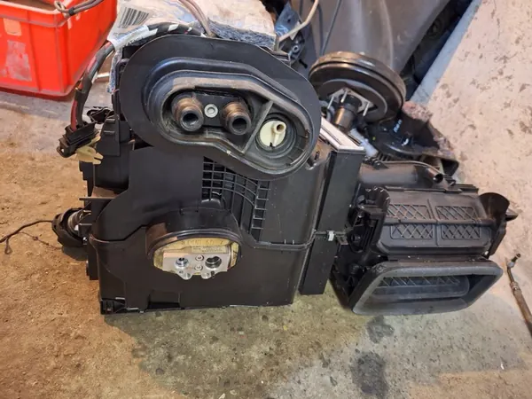 ROOMSTER 5J LIFT 10-15 Verwarmingshuis 1.6 TDI OEM image 3