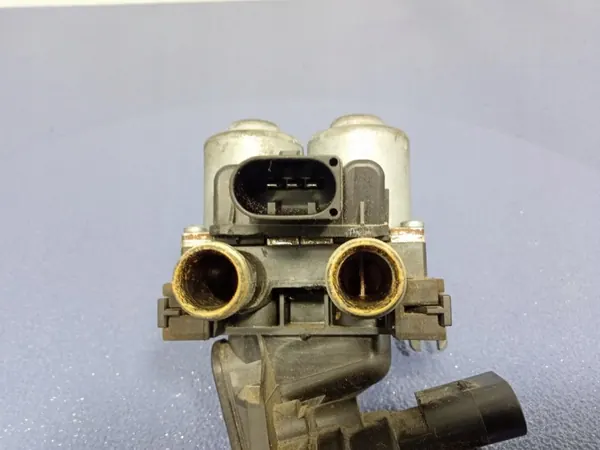 Válvula Calefacción Bomba Agua Audi A6 C6 3.0 TDI OEM 4F1959617A image 8