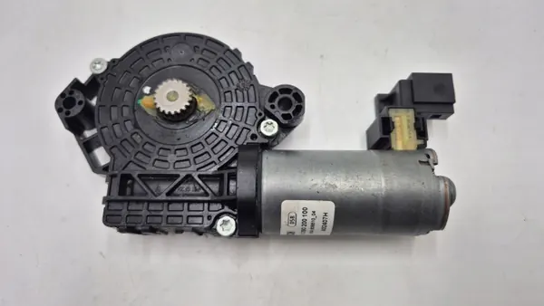 Schiebedachmotor OEM 0390200100 für Mercedes W205 image 2