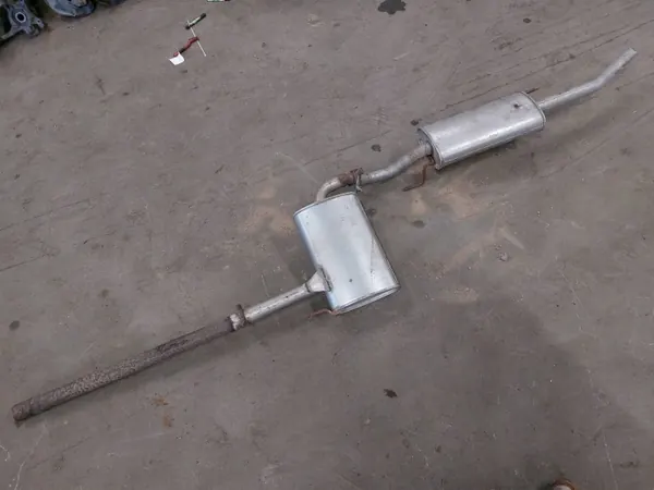 OEM 040411915 040341117 Pakoputken Vaimennin VW Passat image 6