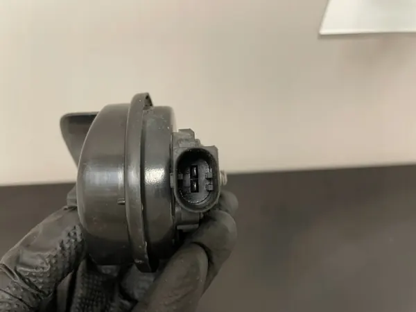 Buzina OEM 2K5951221 para VW Caddy - Usado image 3