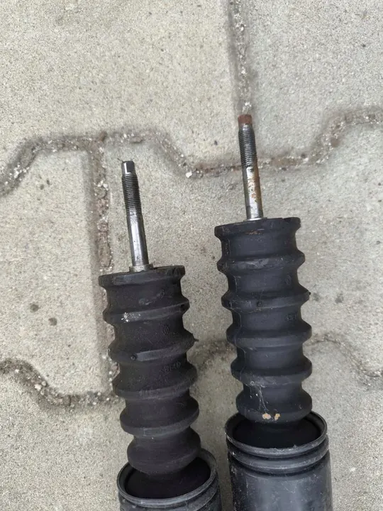 Ammortizzatori Posteriori Clio 8200584312 Set image 4