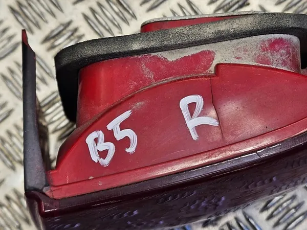 Volkswagen PASSAT B5 1999 Luz Trasera Derecha image 5