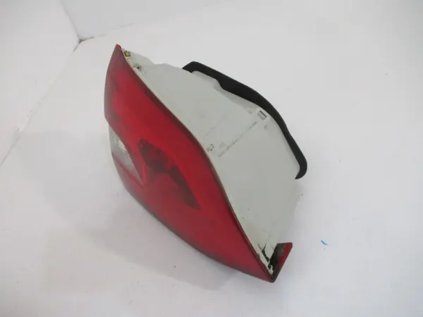 Lámpara de portón trasero izquierda Peugeot 308 II SW image 2