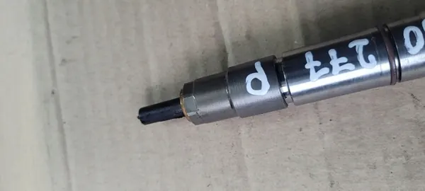 Iniettore Audi A5 2.0 TDI OE 04L130277P image 2