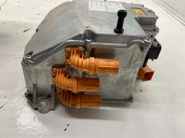 Inversor BMW i4 OEM 5B3E9B8 - Estado Usado image 2