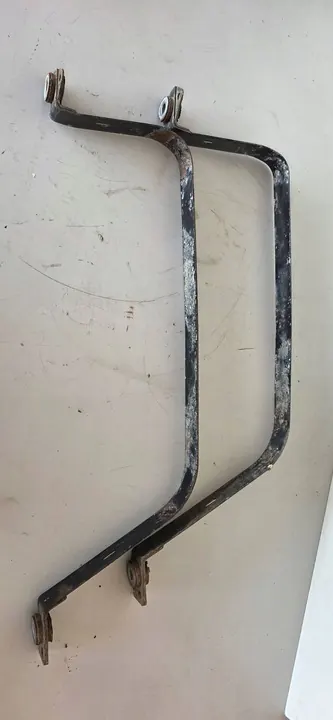 Fixation de réservoir Volkswagen PASSAT B8 3q0201654a image 2