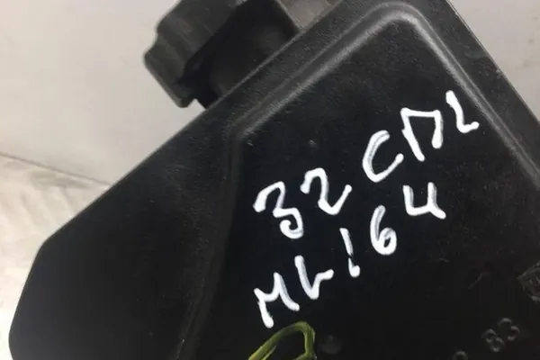 Servolenkungsbehälter MERCEDES-BENZ M (W164) A0004602283 image 4