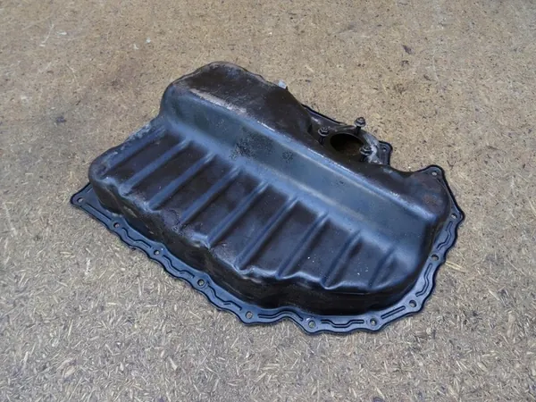 AUDI A3 8P GOLF VI SCIROCCO 2.0 TFSI Oljeplåt 06J103600T image 2