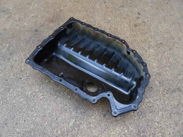 AUDI A3 8P GOLF VI SCIROCCO 2.0 TFSI Oljeplåt 06J103600T image 3