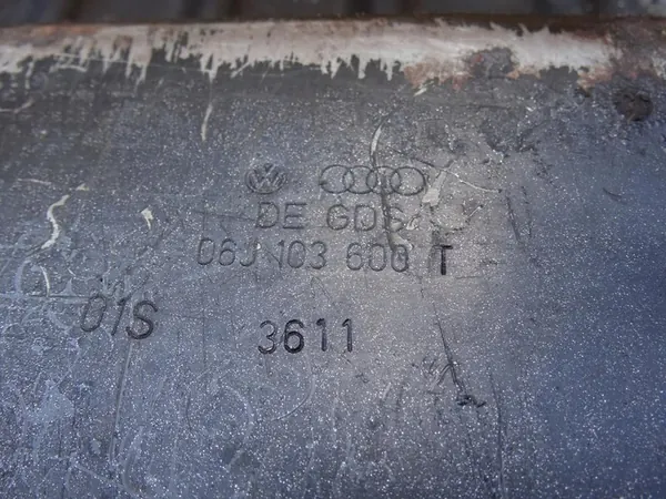 AUDI A3 8P GOLF VI SCIROCCO 2.0 TFSI Oljeplåt 06J103600T image 4