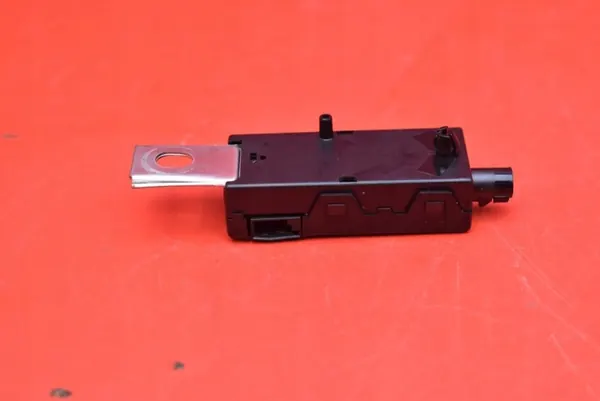 Antena Tesla OEM 1551331-00-B para Model Y 2020- image 4