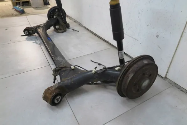 Viga suspensión trasera SEAT OE BNE4288 - Usado image 3