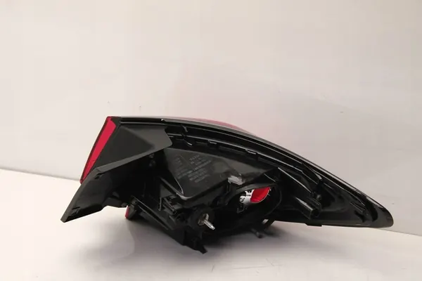 Luz trasera izquierda Opel Astra K HB 15- 39015943 image 3