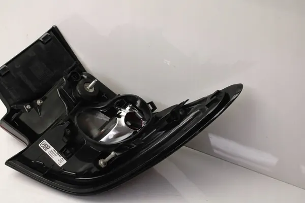 Luz trasera izquierda Opel Astra K HB 15- 39015943 image 5