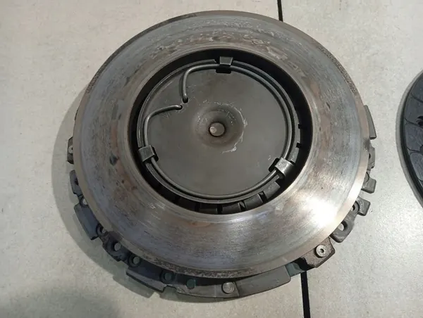 Embreagem completa VW Golf IV 1.4 16V OEM 027105273D image 3