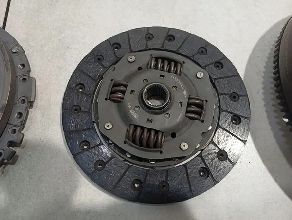 Embreagem completa VW Golf IV 1.4 16V OEM 027105273D image 4