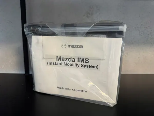 Mazda CX-5 II Wheel Repair Kit Compressor Filler OEM FE0137C10OEM image 3