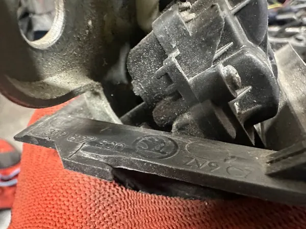 AUDI SKODA SUPERB II Takaluukun Lukko 4F9827383E image 3