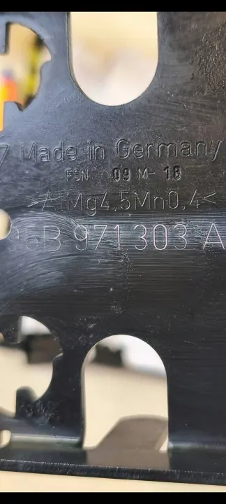 Soporte Radar Porsche OEM 95B971303A - Usado image 4