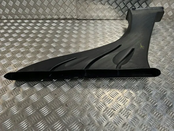 Tesla Model S 2017 Matkustamon ilmakanava OEM 105933500B image 3
