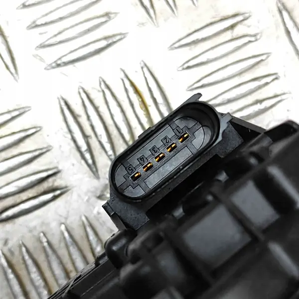 Vattenpump VW 1.5L bensin 2020 image 6