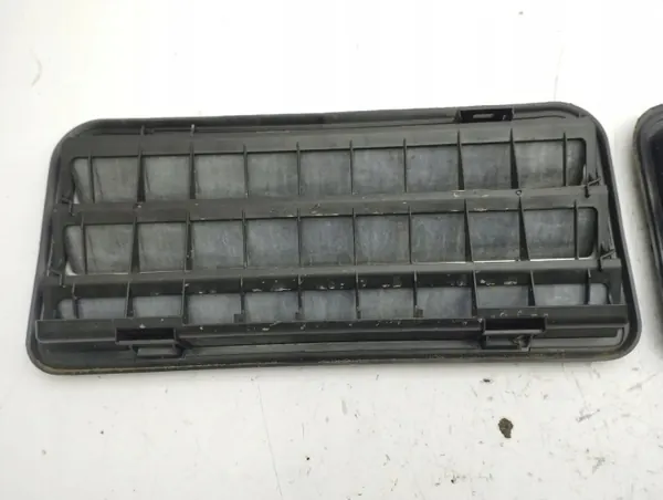 Tesla Model 3 2022 Bakre stötfångare ventilationsgallret OEM 20220205 image 7