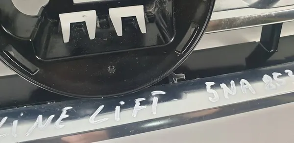 VW TIGUAN 2020-2023 Front Grill image 3