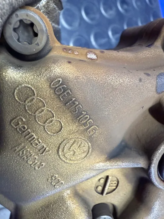 Bomba de aceite usada OEM 06E115105G para Audi A6 C6 3.2 FSI image 4