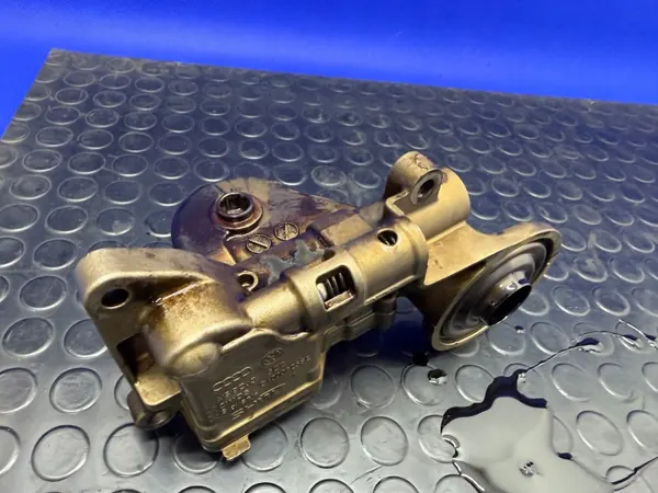 Bomba de aceite usada OEM 06E115105G para Audi A6 C6 3.2 FSI image 6