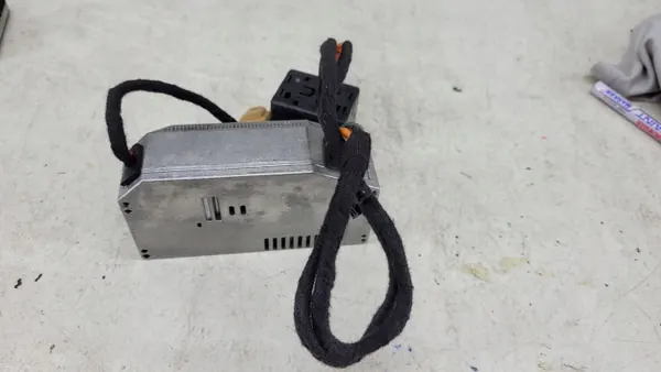 Convertidor de voltaje Volkswagen OE 12V a 230V image 6