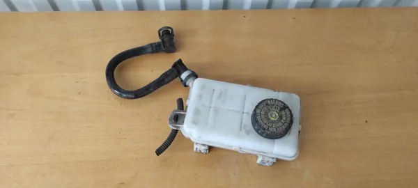 Bremsflüssigkeitsbehälter OEM 460910738R für Renault Traffic image 2