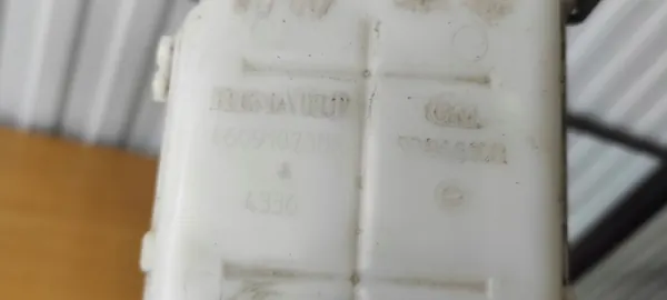 Bremsflüssigkeitsbehälter OEM 460910738R für Renault Traffic image 8