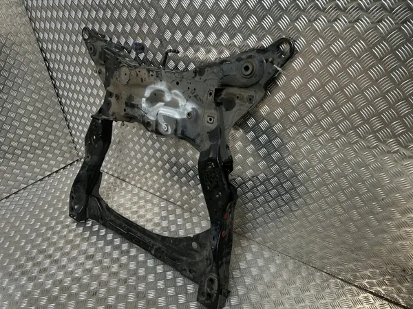 Volvo XC90 2017 Voorste subframe OEM 32221047 image 4